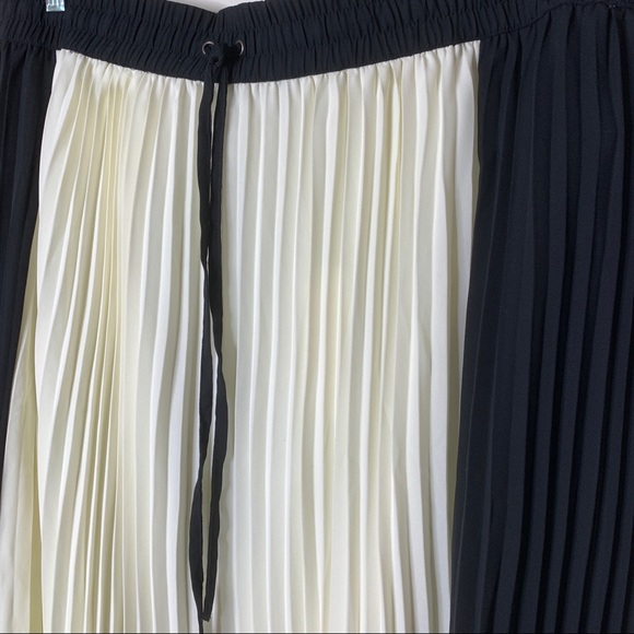 NWT PopSugar Black & Cream Pleated Midi Skirt 1X - Picture 4 of 8